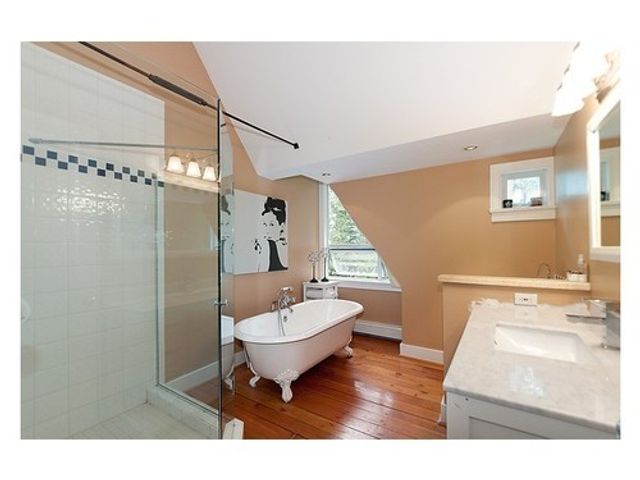 25662 at 4652 Clovelly Walk, West Vancouver