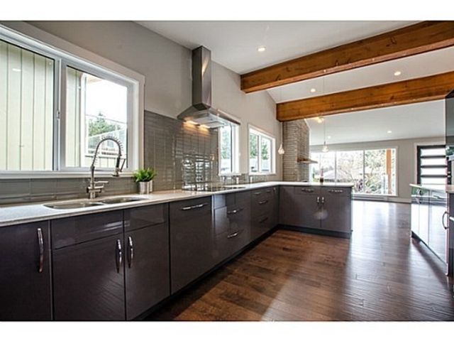 26749 at 976 Belvista Crescent, North Vancouver