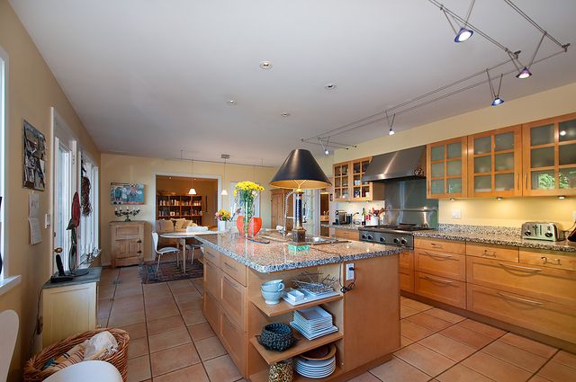 26997 at 5630 Westport Road, West Vancouver