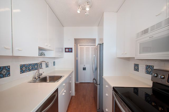 28837 at 1403 - 150 24th Street, West Vancouver