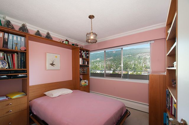 28857 at 1403 - 150 24th Street, West Vancouver