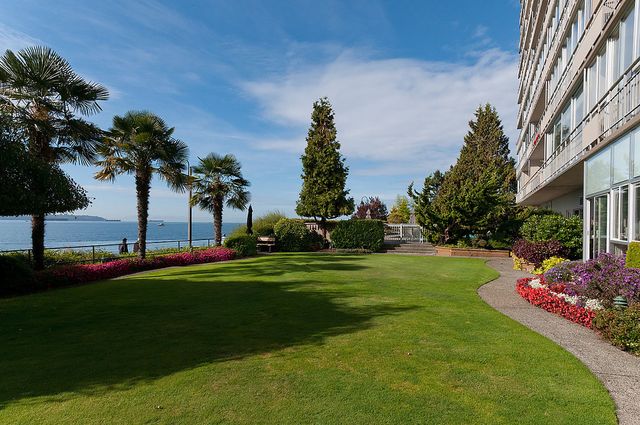 28881 at 1403 - 150 24th Street, West Vancouver