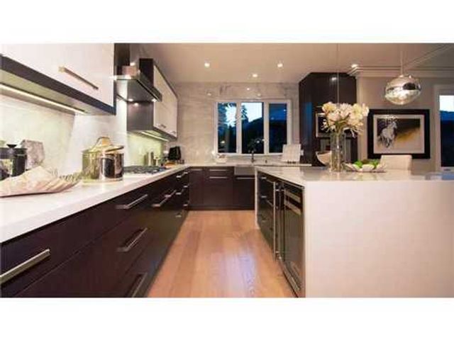 27779 at 3075 Thorncliffe Drive, North Vancouver