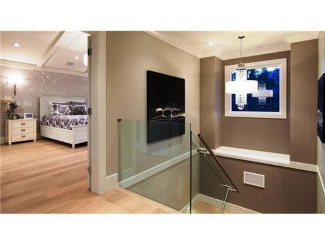 27794 at 3075 Thorncliffe Drive, North Vancouver