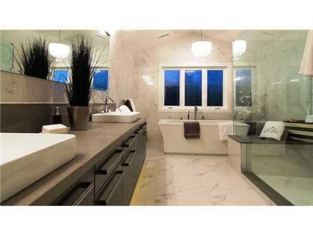 27806 at 3075 Thorncliffe Drive, North Vancouver