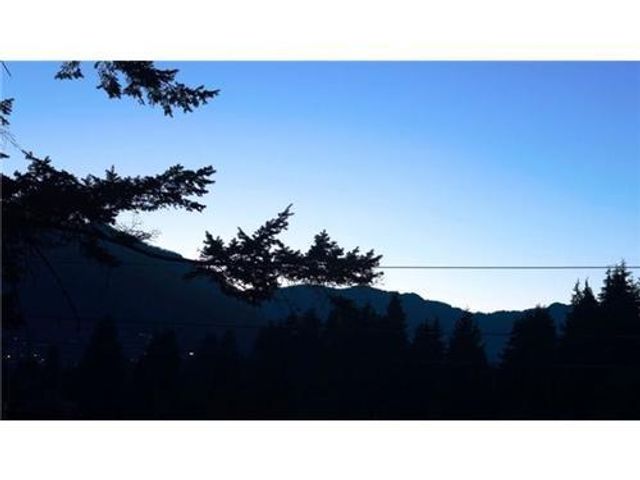 27818 at 3075 Thorncliffe Drive, North Vancouver