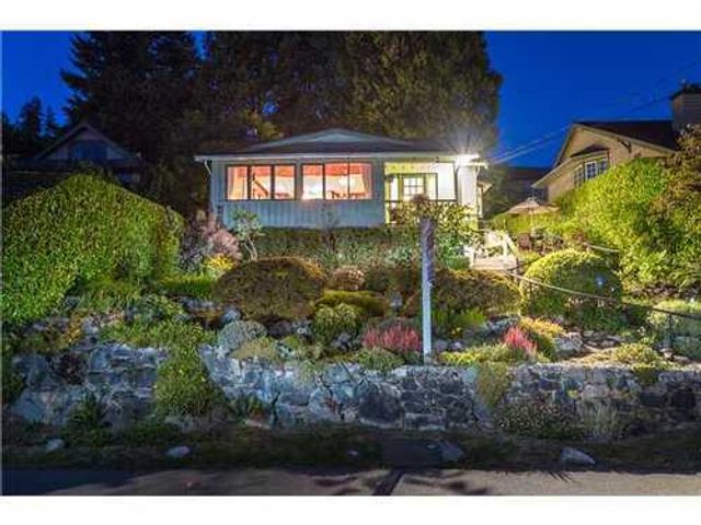 30865 at 3369 Radcliffe Avenue, West Vancouver