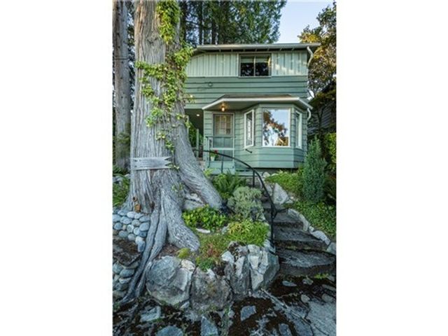 30913 at 3369 Radcliffe Avenue, West Vancouver