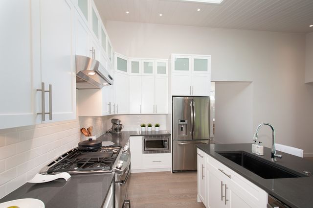 35252 at 956 Belgrave Avenue, North Vancouver