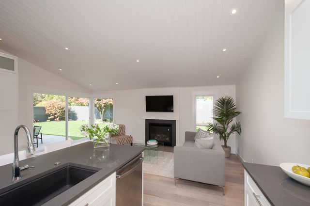 35268 at 956 Belgrave Avenue, North Vancouver