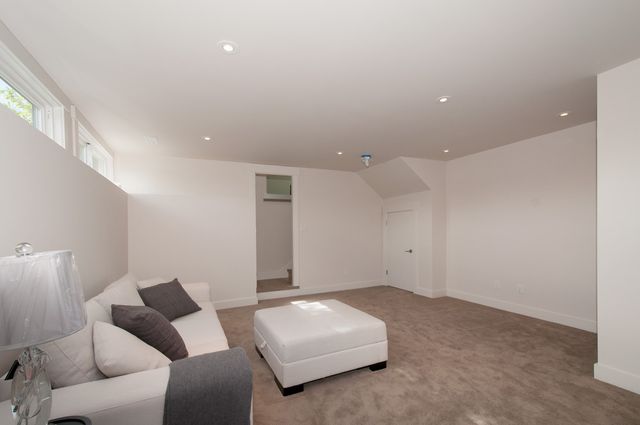 35312 at 956 Belgrave Avenue, North Vancouver