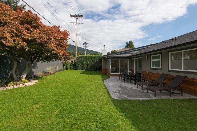 35324 at 956 Belgrave Avenue, North Vancouver