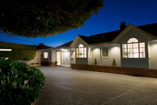 36425 at 2580 Rosebery Avenue, West Vancouver