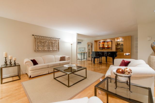 36461 at 2580 Rosebery Avenue, West Vancouver