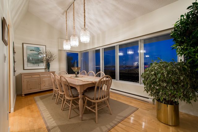 36473 at 2580 Rosebery Avenue, West Vancouver