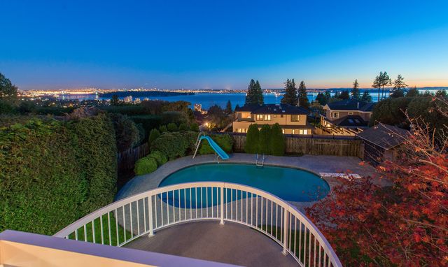 36505 at 2580 Rosebery Avenue, West Vancouver