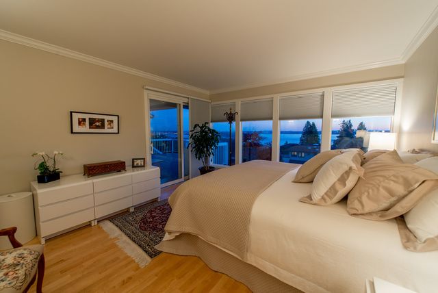 36525 at 2580 Rosebery Avenue, West Vancouver