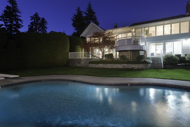 36571 at 2580 Rosebery Avenue, West Vancouver