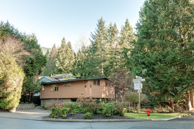 38257 at 4644 Mapleridge Drive, North Vancouver