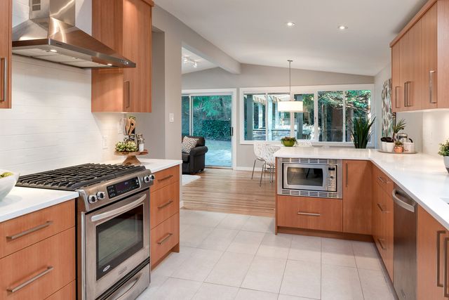 38325 at 4644 Mapleridge Drive, North Vancouver