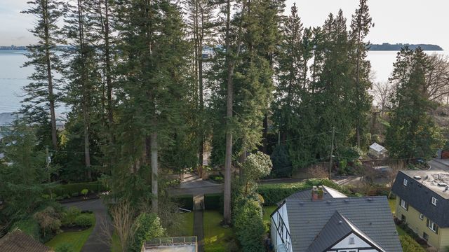 38737 at 4271 Evergreen Avenue, West Vancouver