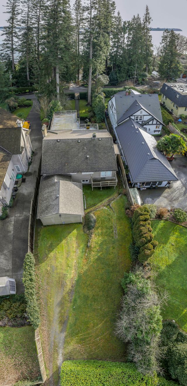 38741 at 4271 Evergreen Avenue, West Vancouver