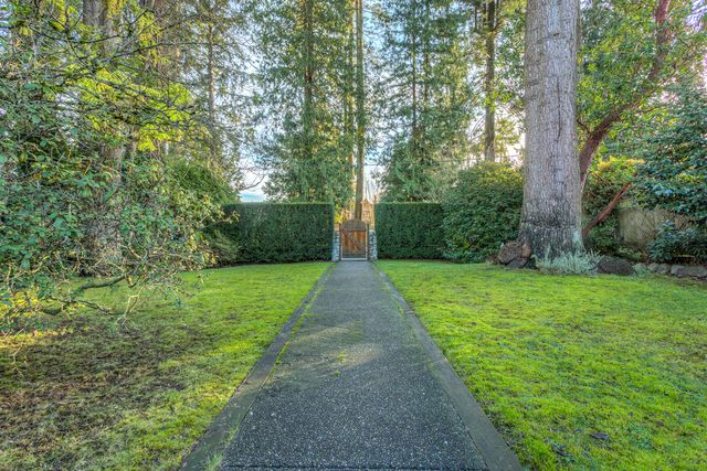 38789 at 4271 Evergreen Avenue, West Vancouver