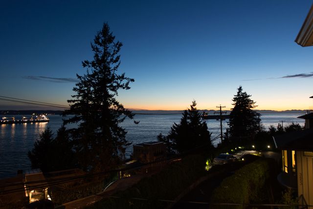 39090 at 3643 Marine Drive, West Vancouver