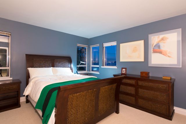 39184 at 3643 Marine Drive, West Vancouver