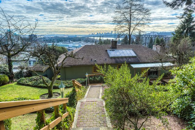 40016 at 945 Keith Road, West Vancouver