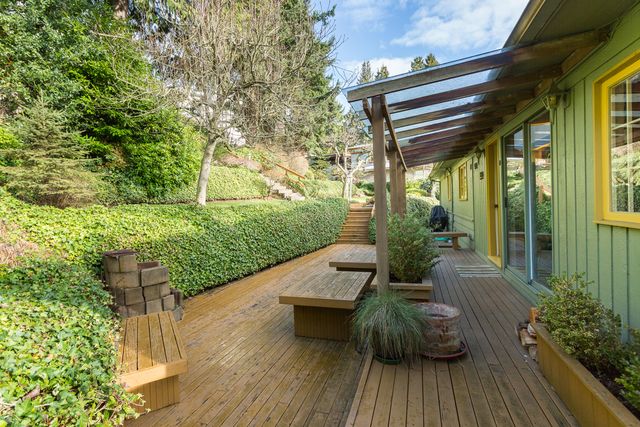 40028 at 945 Keith Road, West Vancouver