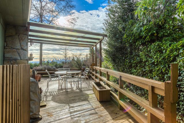 40036 at 945 Keith Road, West Vancouver