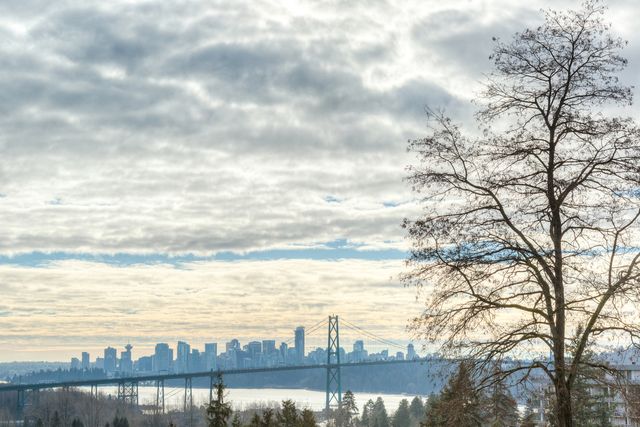 40052 at 945 Keith Road, West Vancouver