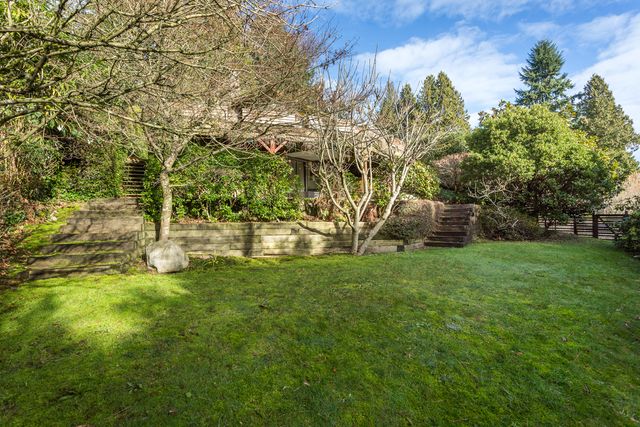 40072 at 945 Keith Road, West Vancouver