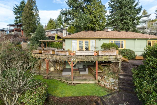 40076 at 945 Keith Road, West Vancouver