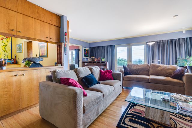 40092 at 945 Keith Road, West Vancouver