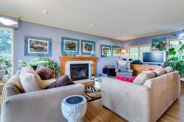 40096 at 945 Keith Road, West Vancouver