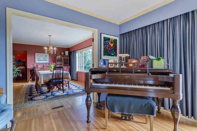 40104 at 945 Keith Road, West Vancouver