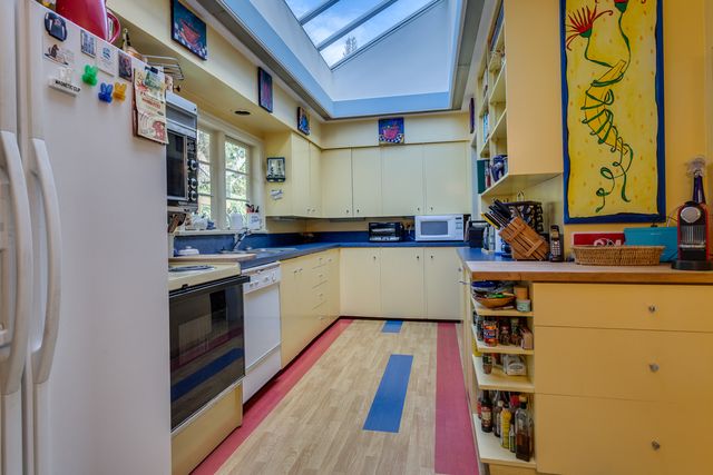 40120 at 945 Keith Road, West Vancouver