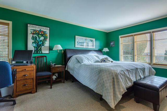 40132 at 945 Keith Road, West Vancouver