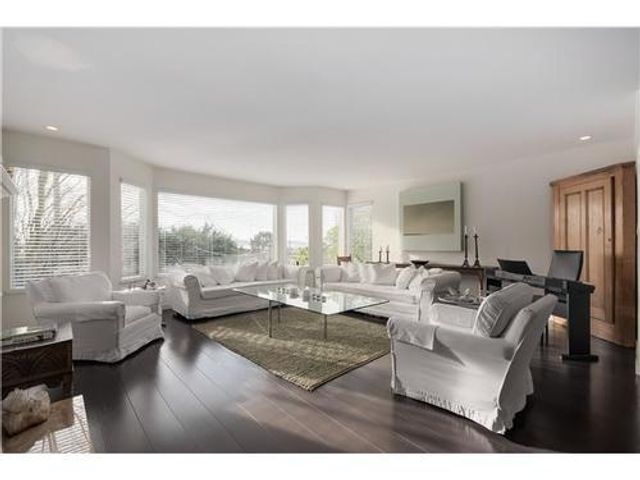 39670 at 2333 Marine Drive, West Vancouver