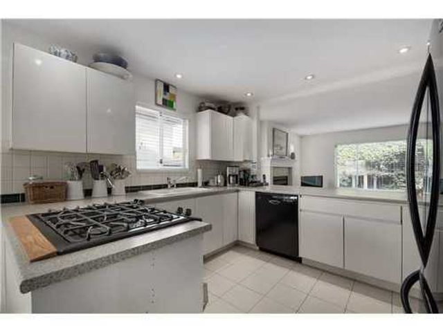 39691 at 2333 Marine Drive, West Vancouver