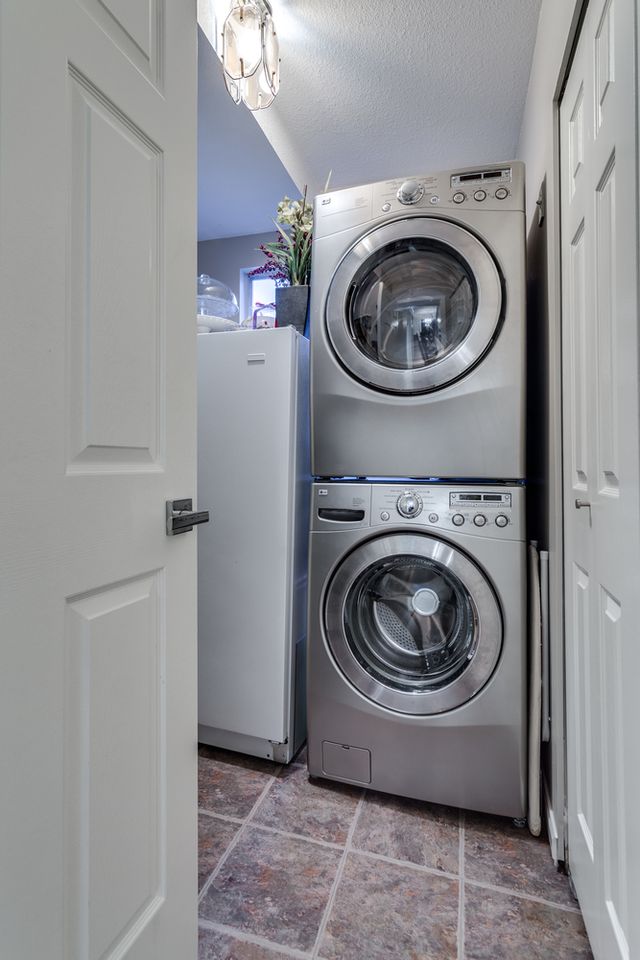 40213 at 2824 Munday Place, North Vancouver