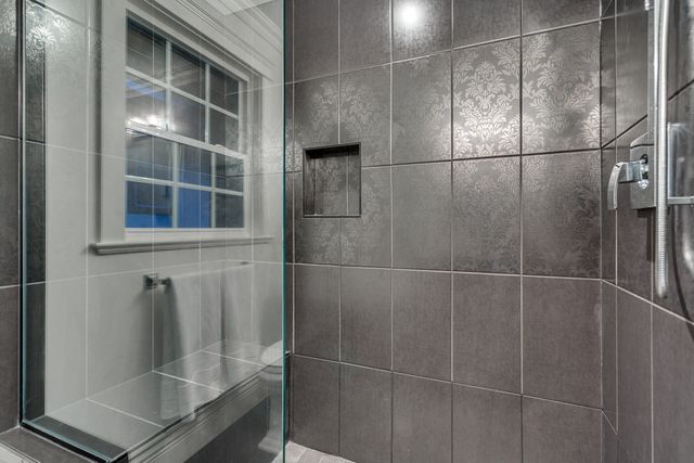 40233 at 2824 Munday Place, North Vancouver