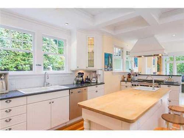 41164 at 2954 Marine Drive, West Vancouver