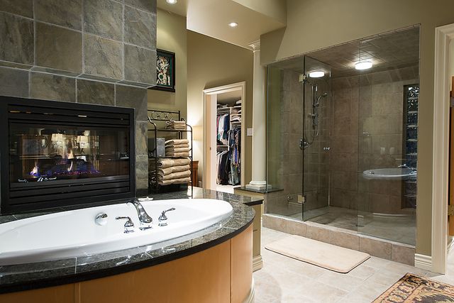 23125 at 4010 Sunset Boulevard, North Vancouver