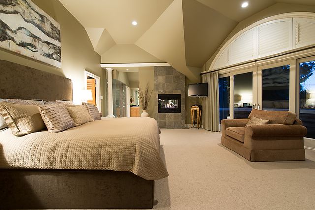 23169 at 4010 Sunset Boulevard, North Vancouver