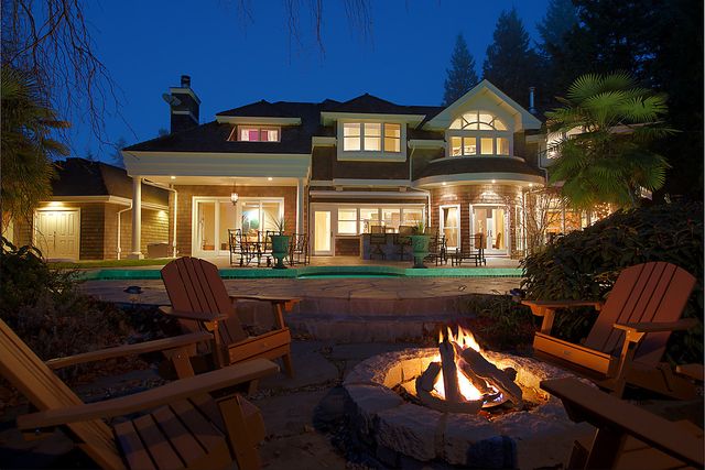 23182 at 4010 Sunset Boulevard, North Vancouver