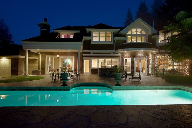 23186 at 4010 Sunset Boulevard, North Vancouver