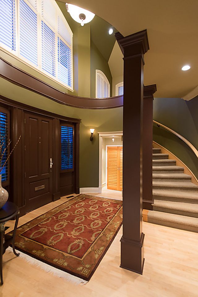 23190 at 4010 Sunset Boulevard, North Vancouver